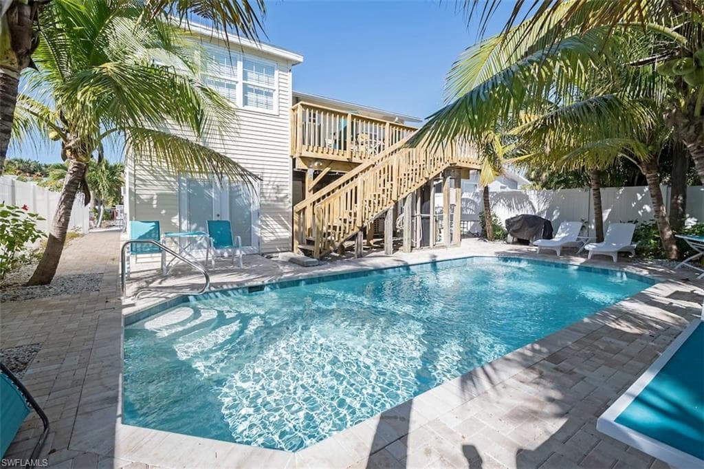 202 Fairweather LN FORT MYERS BEACH, FL 33931
