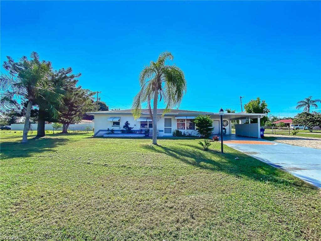 802 Coolidge AVE LEHIGH ACRES, FL 33936