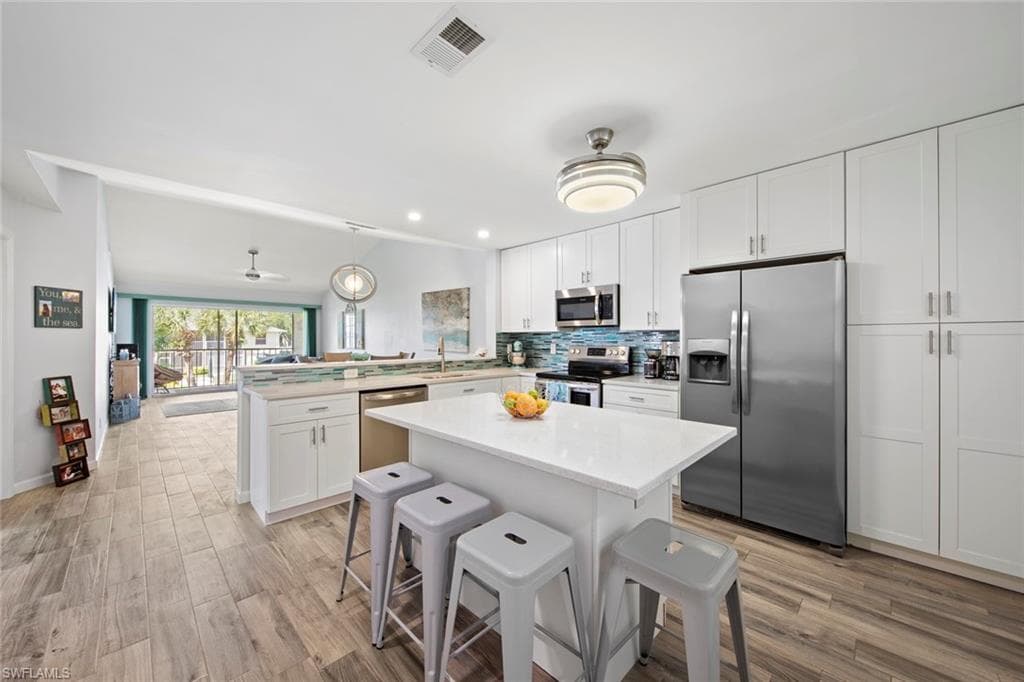 600 SQUIRE CIR 201 NAPLES, FL 34104