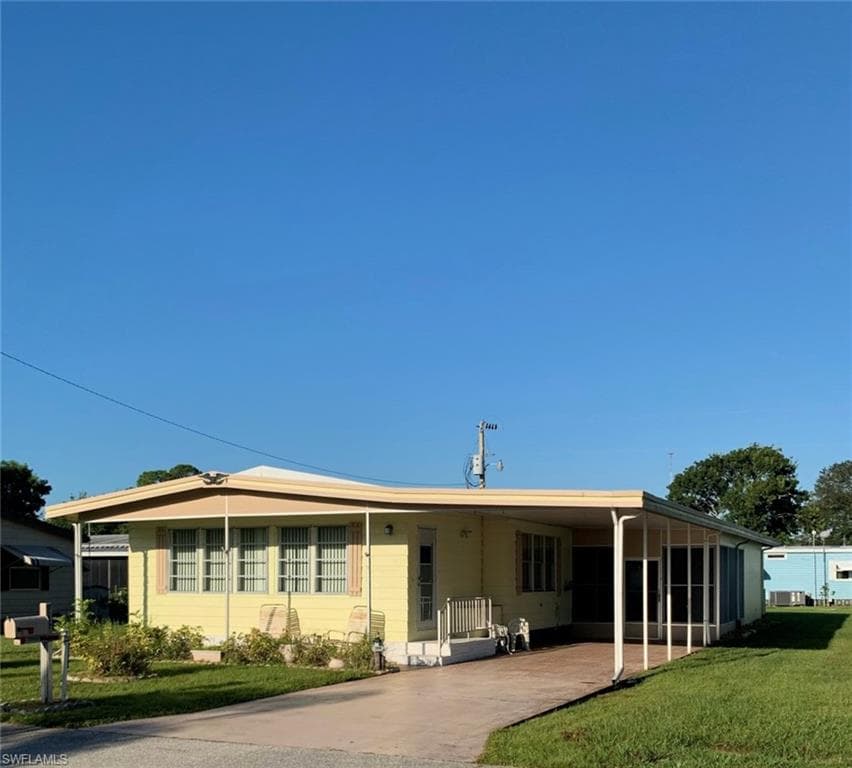 847 Holly Berry CT NORTH FORT MYERS, FL 33917