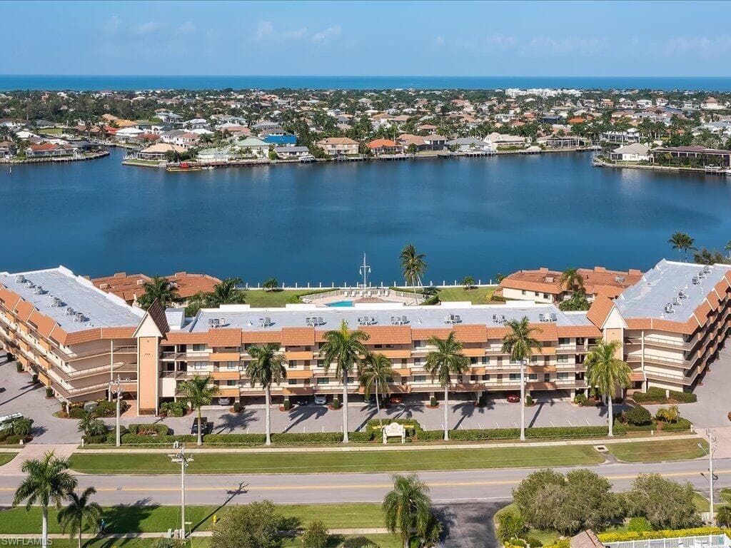 750 Elkcam CIR 318 MARCO ISLAND, FL 34145