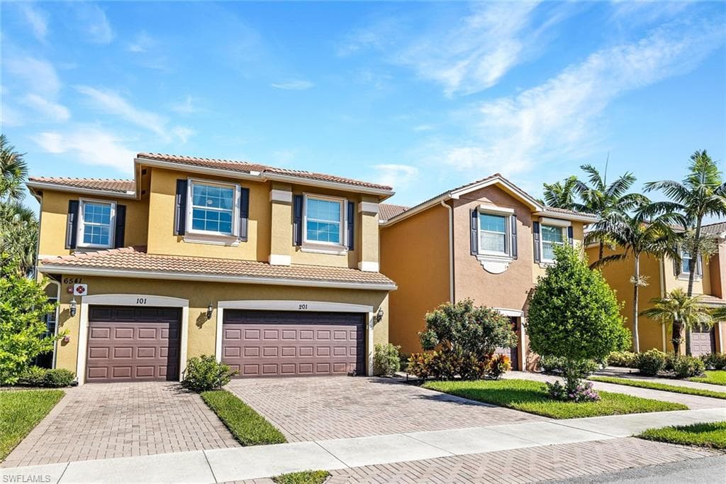 6541 Monterey PT 201 NAPLES, FL 34105