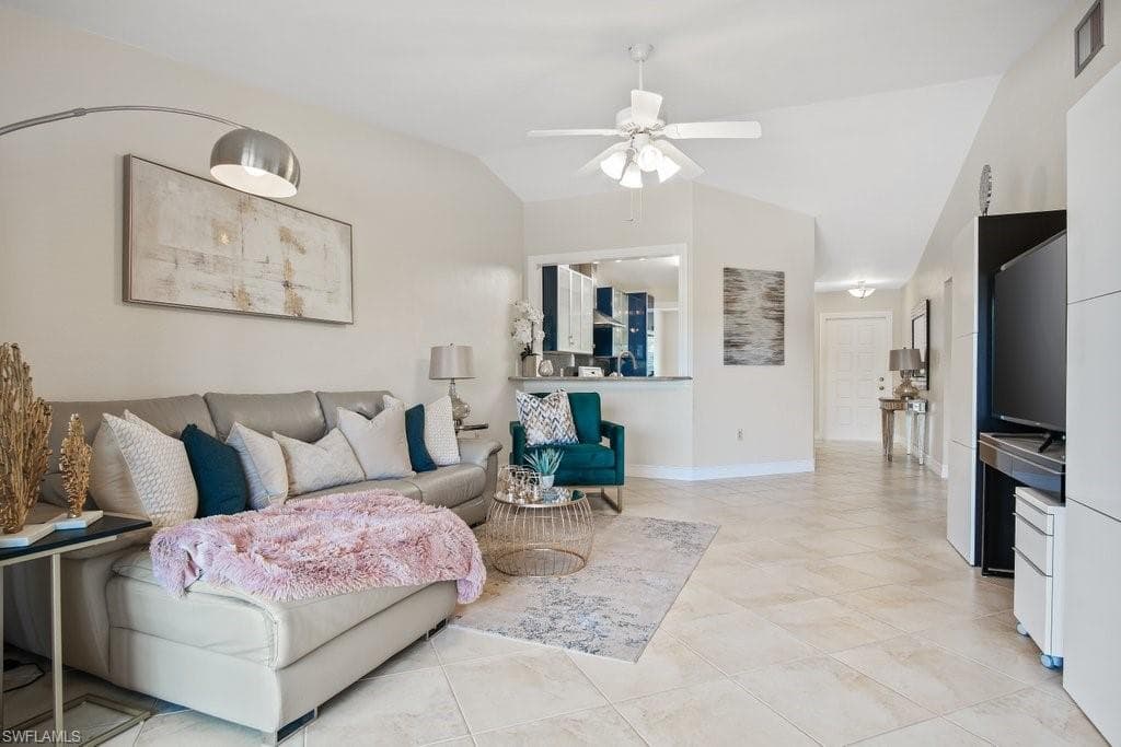 4946 West BLVD 7 NAPLES, FL 34103