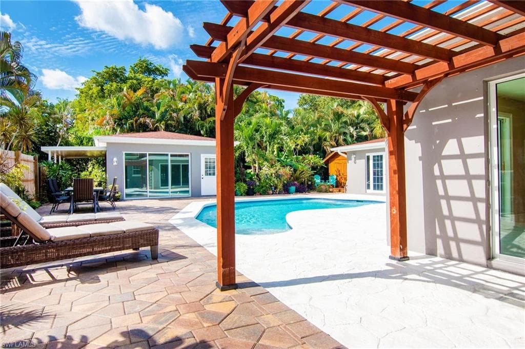 8327 Riviera AVE FORT MYERS, FL 33919