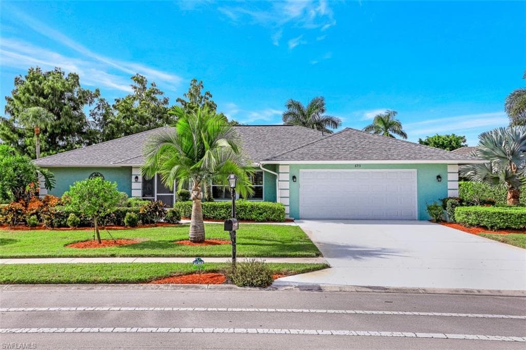 693 Saint Andrews BLVD NAPLES, FL 34113