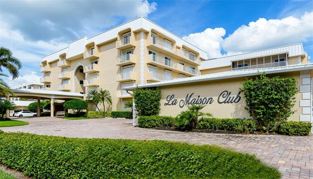 3450 Gulf Shore BLVD N 404 NAPLES, FL 34103