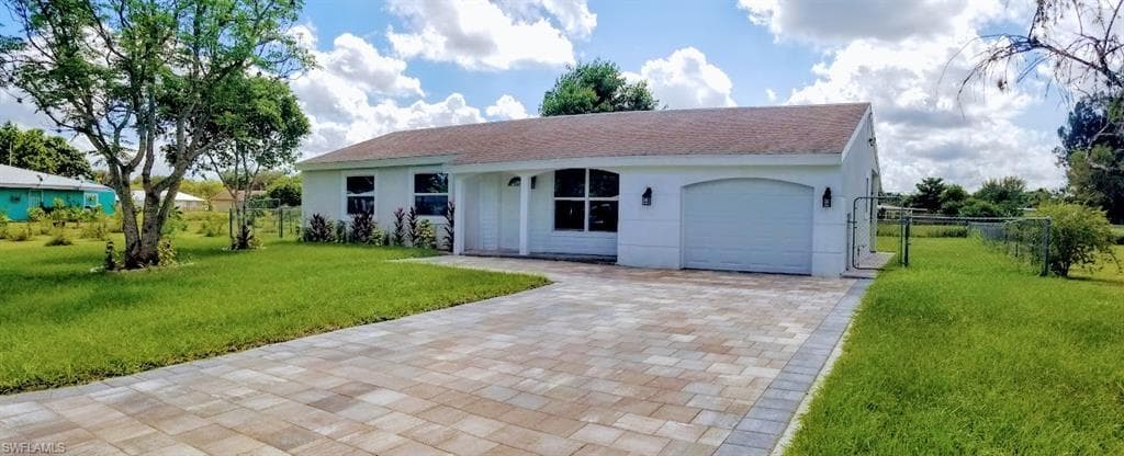 4027 School CIR LABELLE, FL 33935