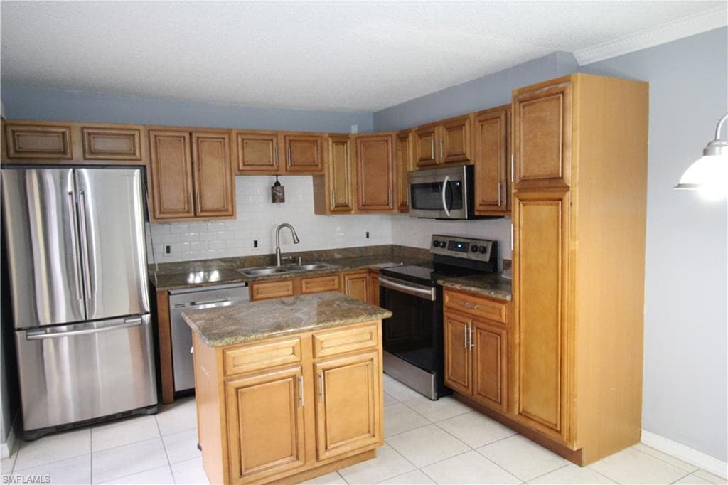 1549 Park Meadows DR 2 FORT MYERS, FL 33907