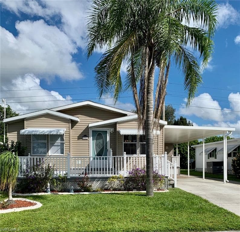 744 Knotty Pine CIR NORTH FORT MYERS, FL 33917
