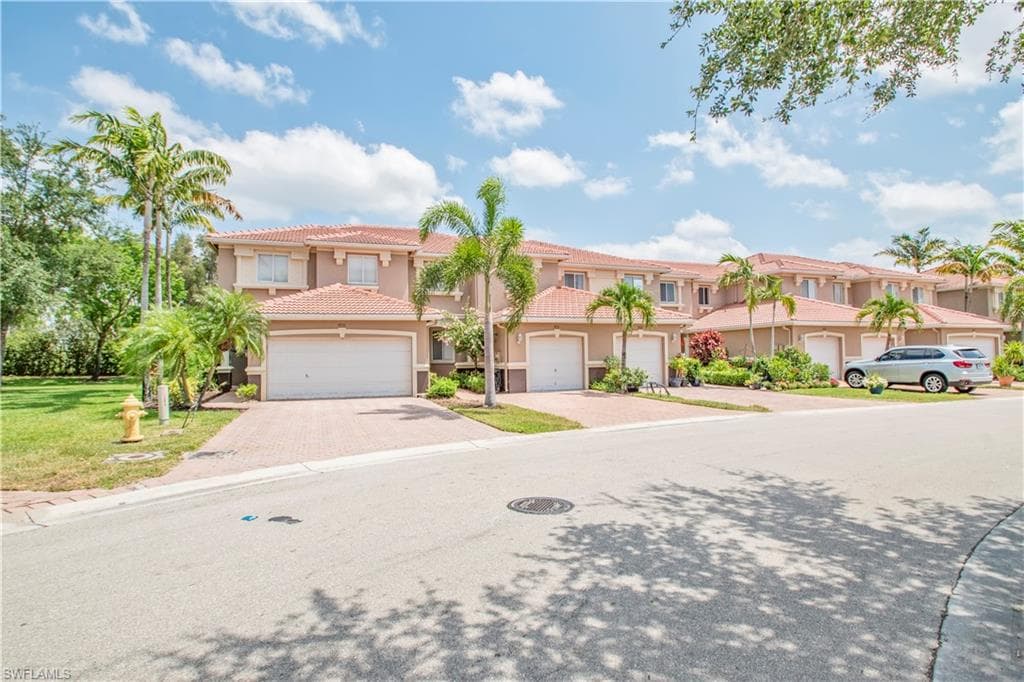 9729 Roundstone CIR FORT MYERS, FL 33967