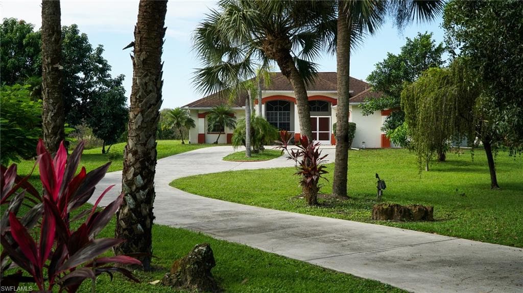 1514 E 9th ST LEHIGH ACRES, FL 33972