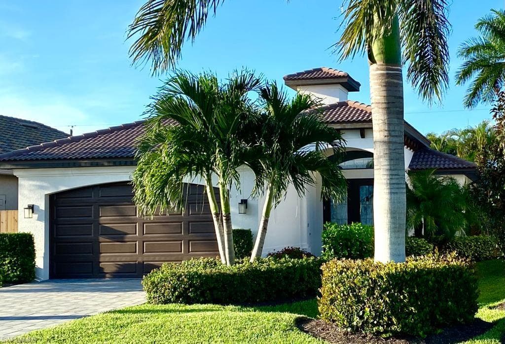 631 96th AVE N NAPLES, FL 34108
