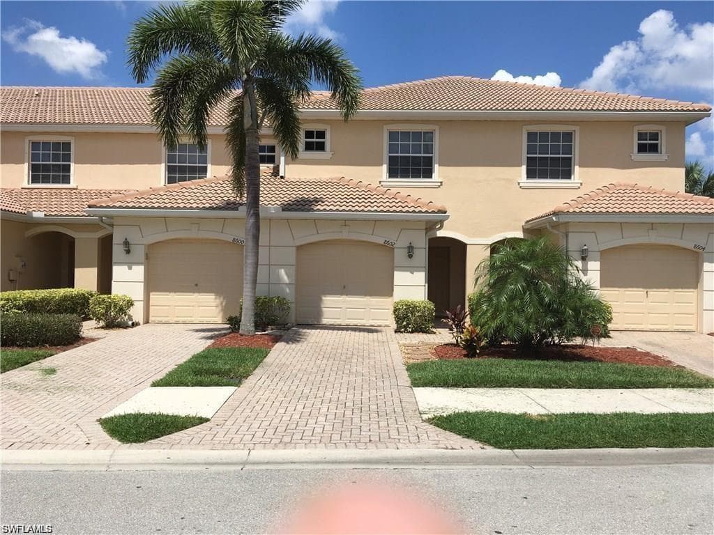 8602 Athena CT LEHIGH ACRES, FL 33971