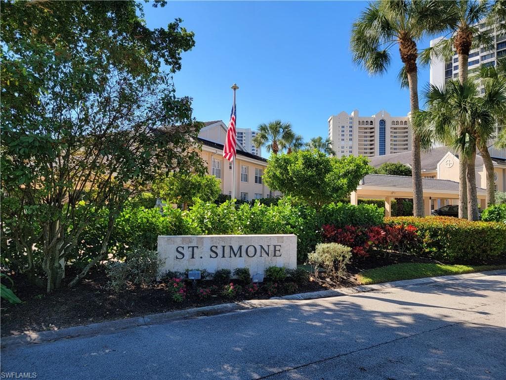 5633 Turtle Bay DR 35 NAPLES, FL 34108