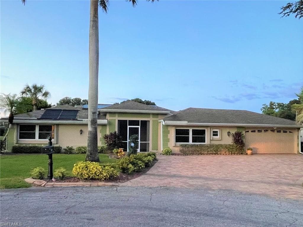 1808 Coral CIR NORTH FORT MYERS, FL 33903
