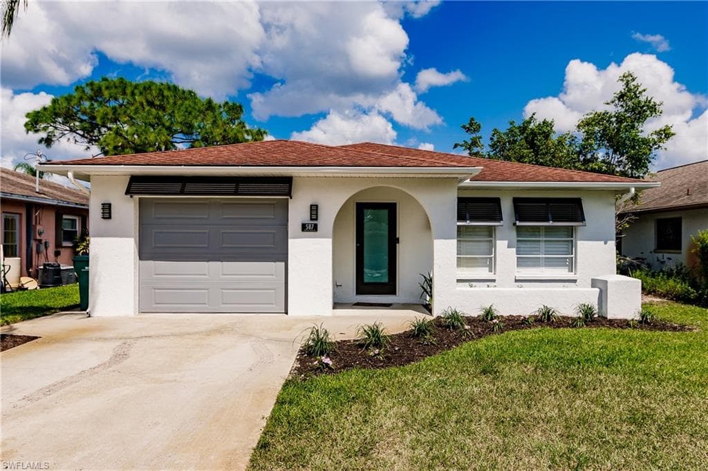 587 109th AVE N NAPLES, FL 34108