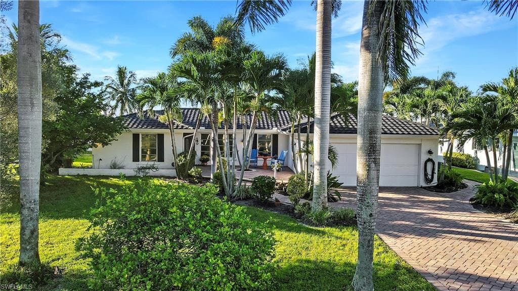 648 Coral DR CAPE CORAL, FL 33904