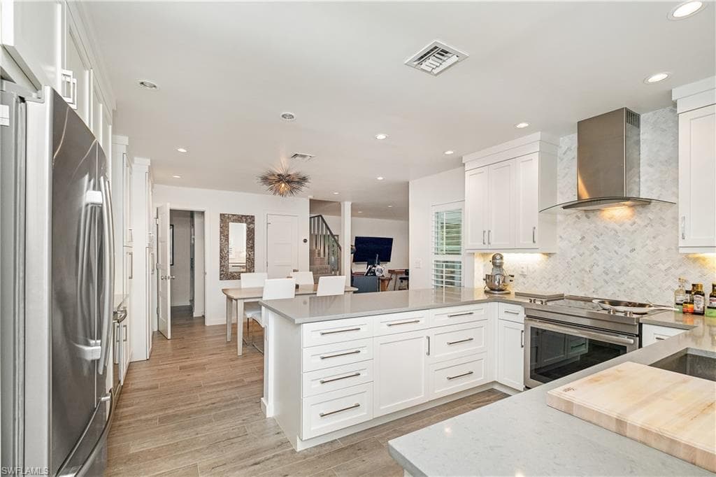 465 Broad AVE S 1D NAPLES, FL 34102