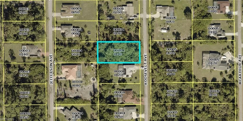 811 Roosevelt AVE LEHIGH ACRES, FL 33936