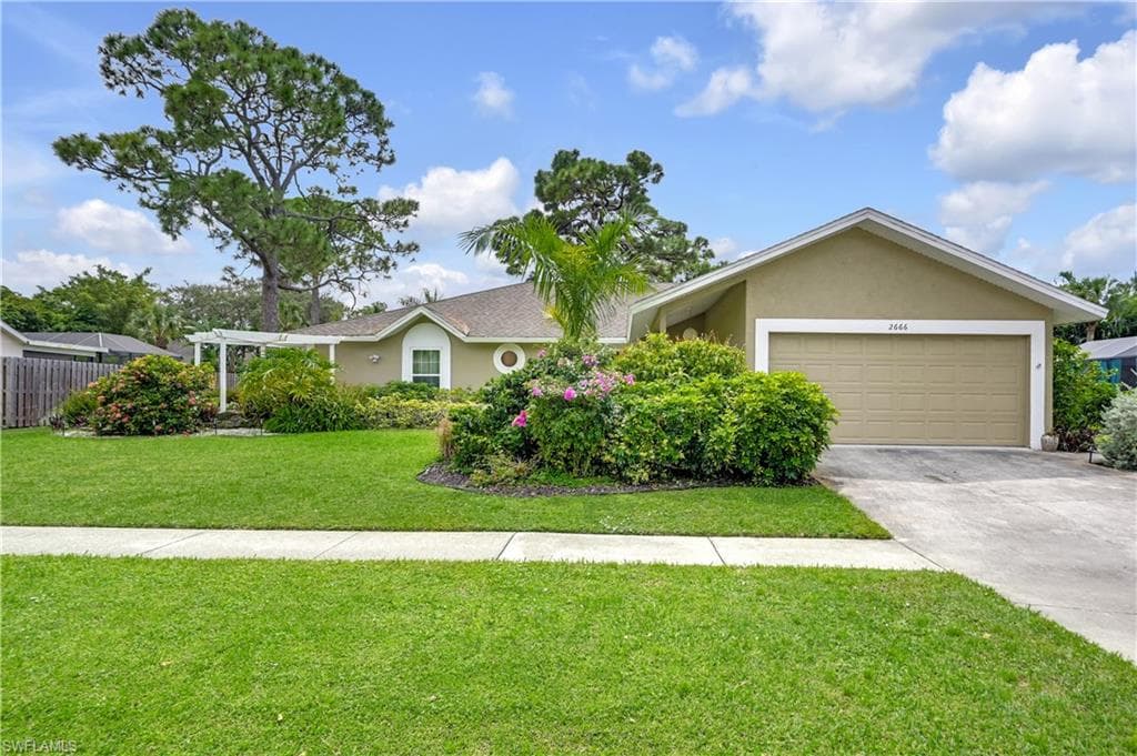 2666 Outrigger LN NAPLES, FL 34104