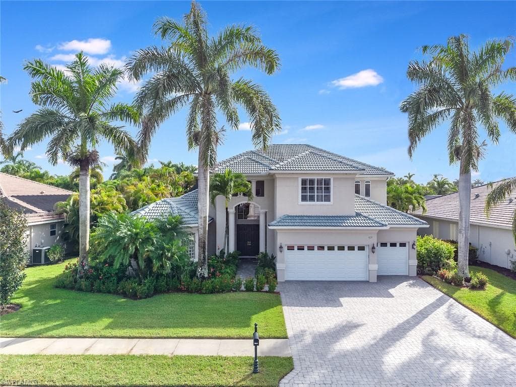 5011 Cerromar DR NAPLES, FL 34112