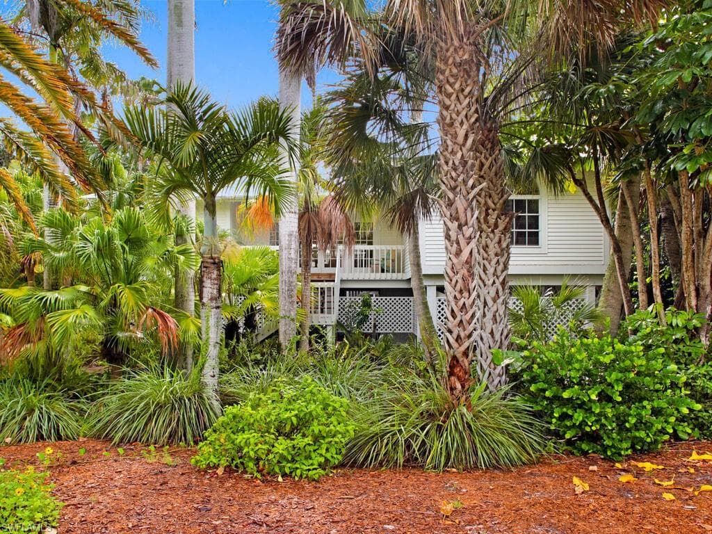 556 Sea Oats DR SANIBEL, FL 33957