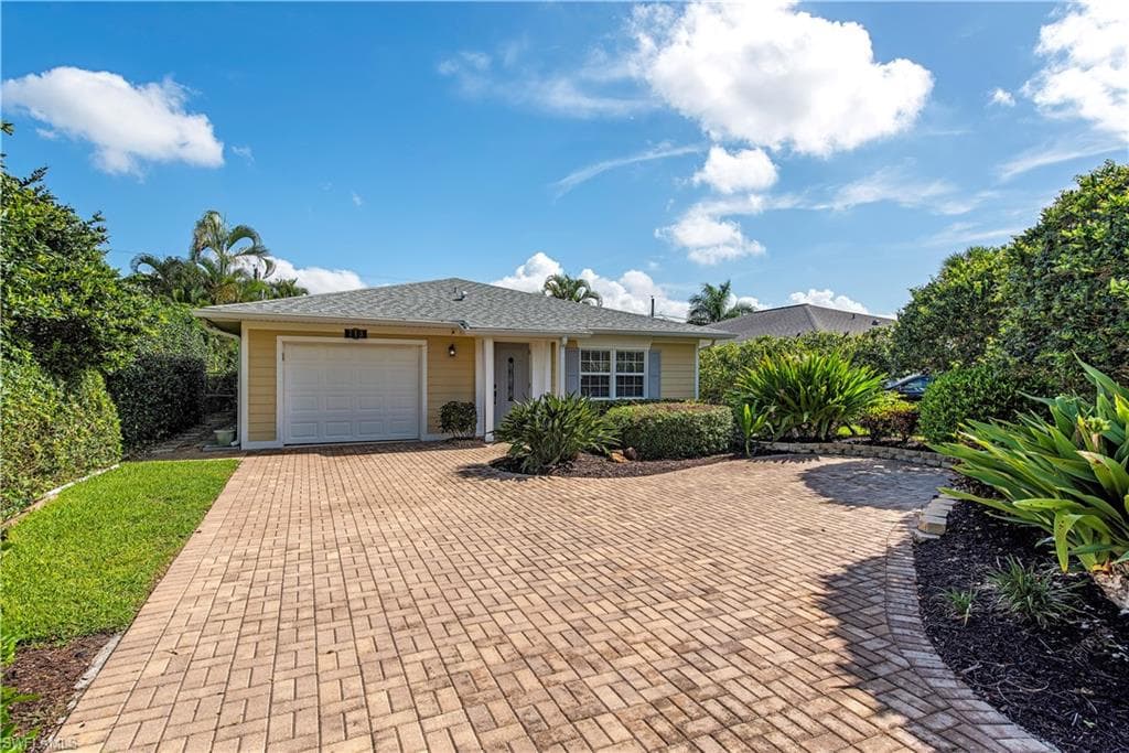 713 97th AVE N NAPLES, FL 34108