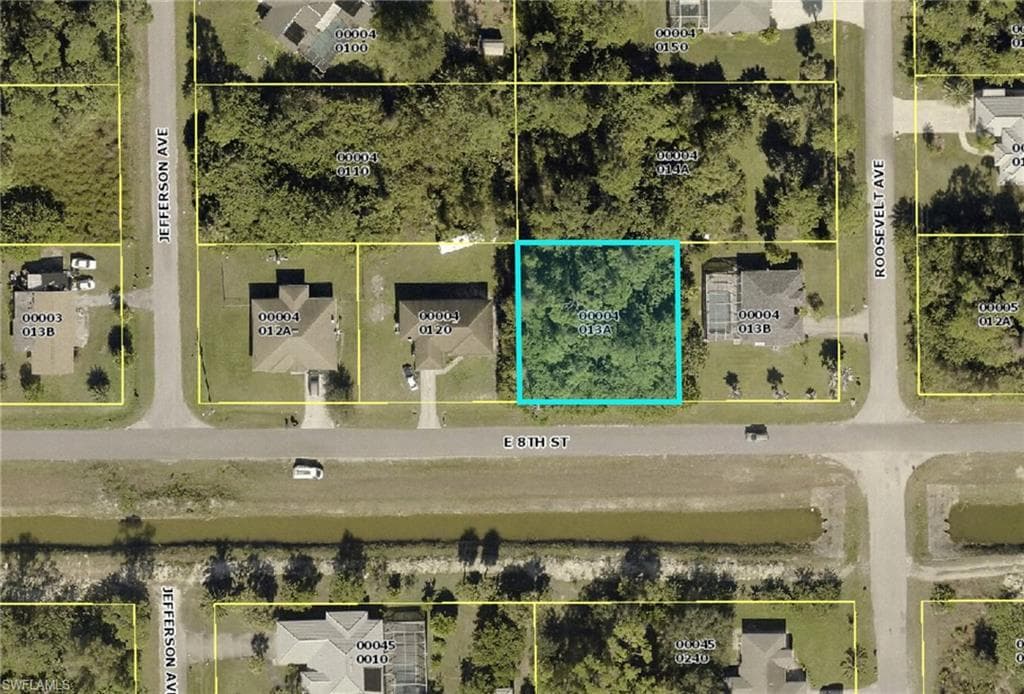 2605 E 8th ST LEHIGH ACRES, FL 33936