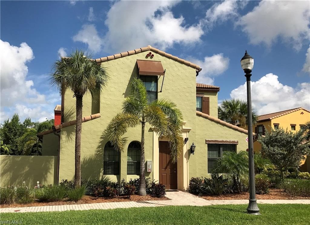 9025 Alturas ST 31-1 NAPLES, FL 34113