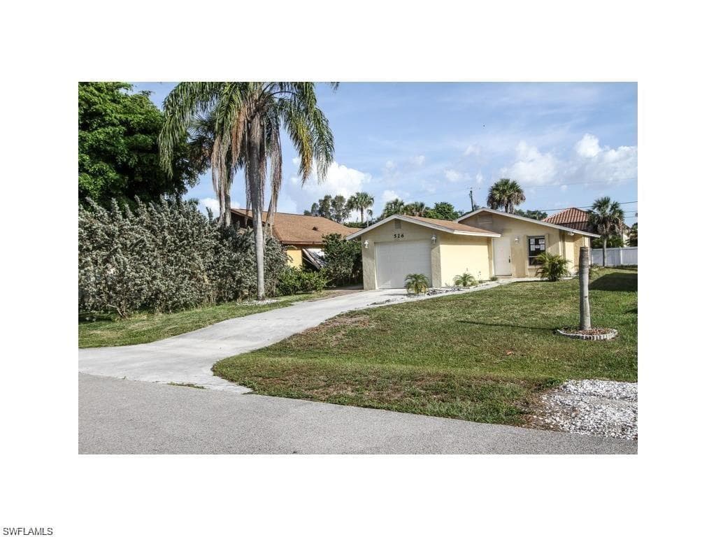 526 98th AVE N NAPLES, FL 34108
