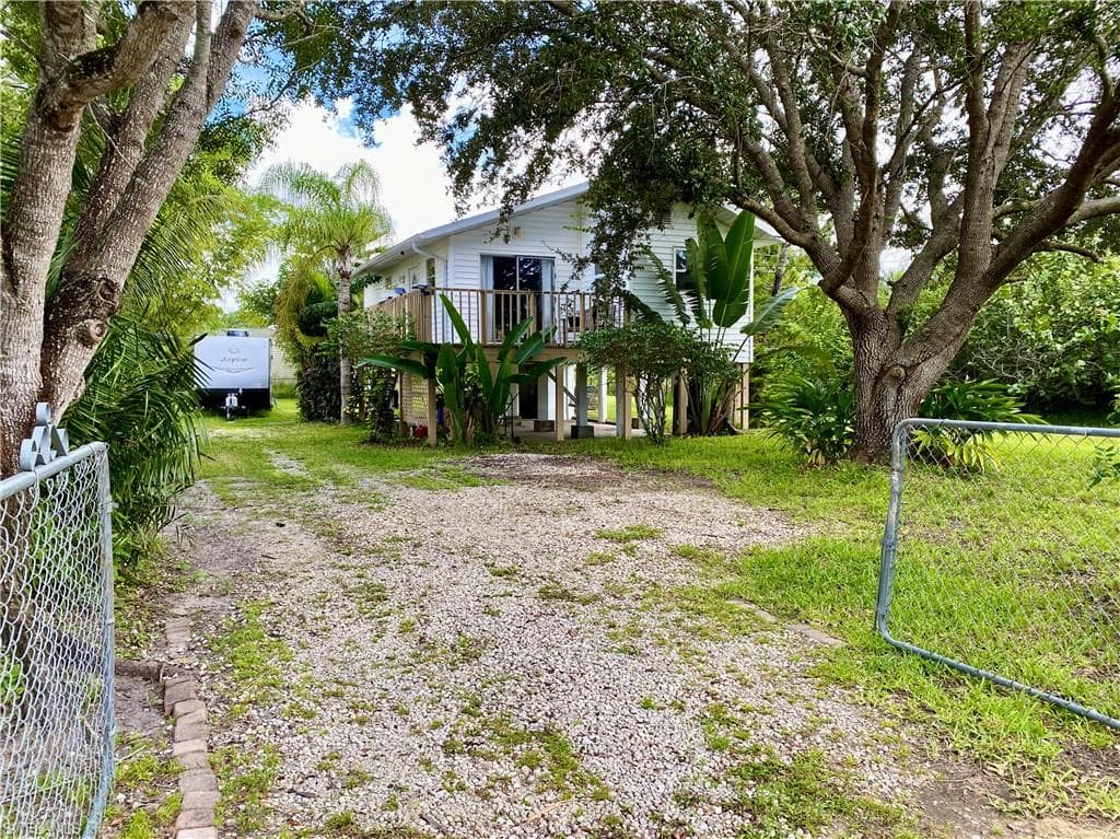 3814 11th ST SW LEHIGH ACRES, FL 33976