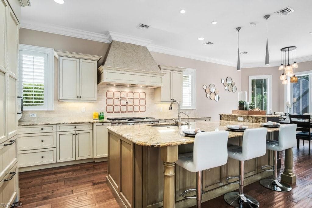 6869 Il Regalo CIR NAPLES, FL 34109