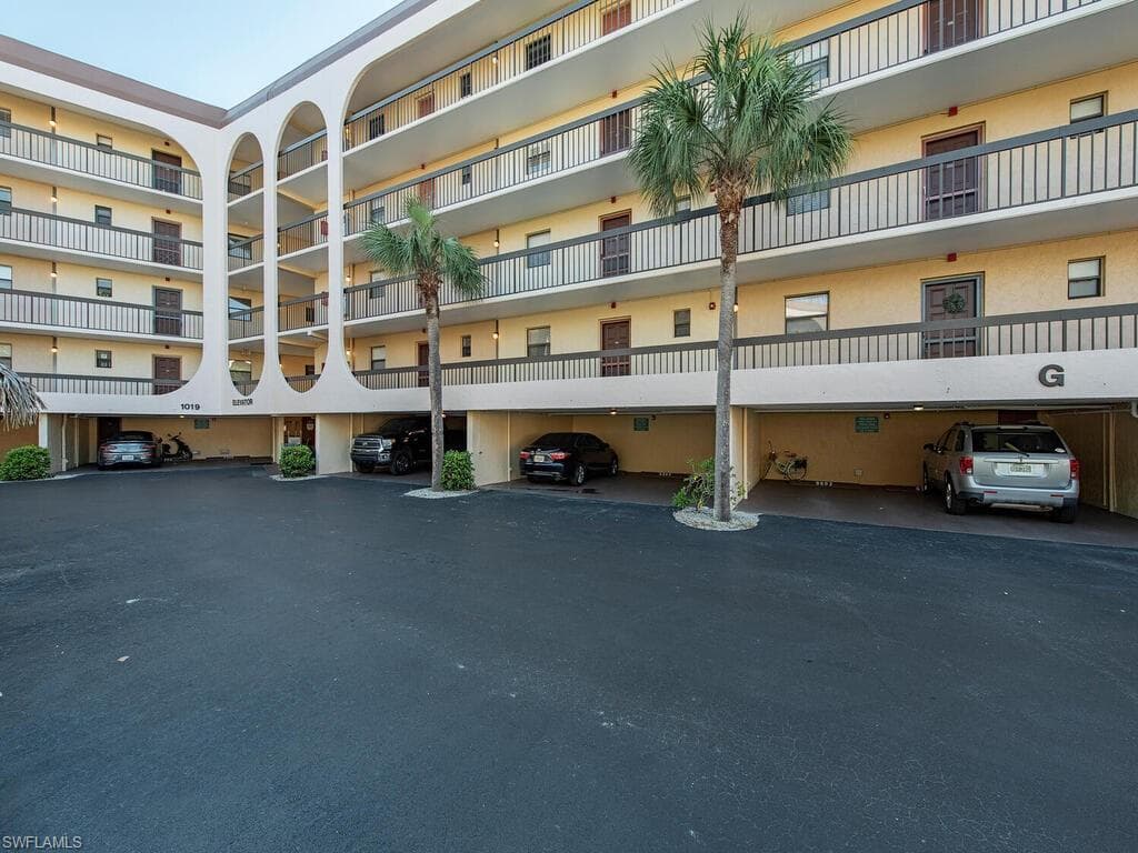 1015 Anglers CV G-502 MARCO ISLAND, FL 34145