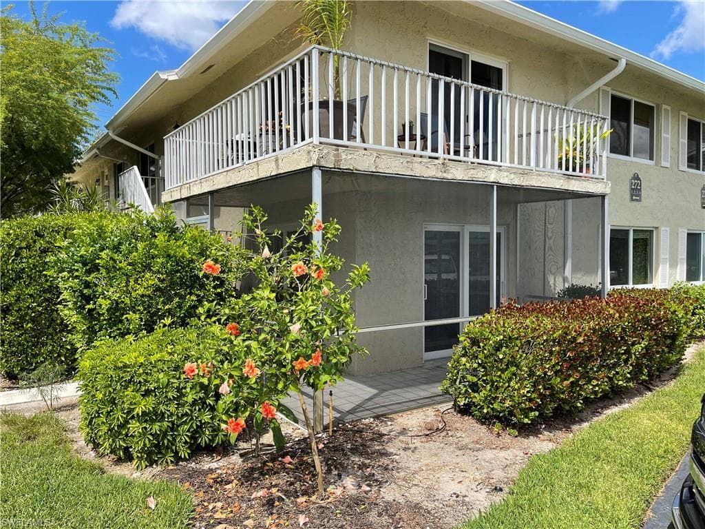 272 Palm DR 52-1 NAPLES, FL 34112
