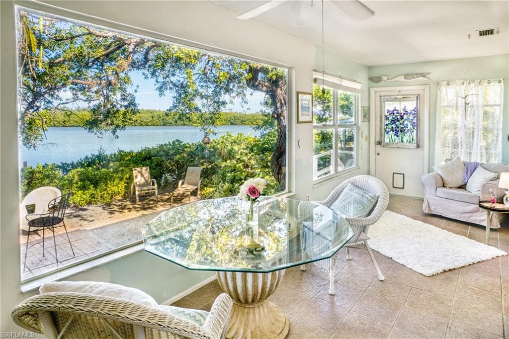 2539 Coconut DR SANIBEL, FL 33957