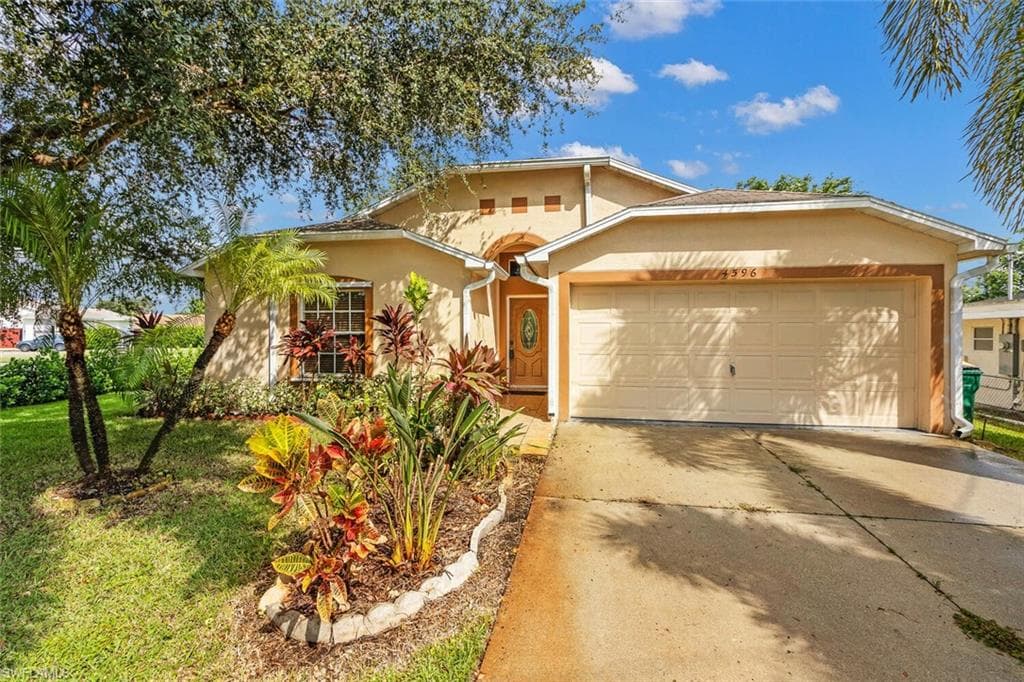 4596 Alhambra CIR NAPLES, FL 34103