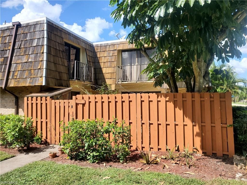 3288 Sandlewood LN 4 FORT MYERS, FL 33907