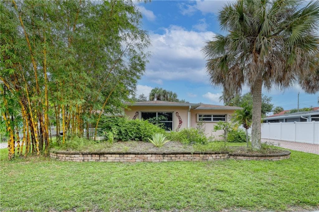 136 / 138 Madison Ct Madison CT FORT MYERS BEACH, FL 33931