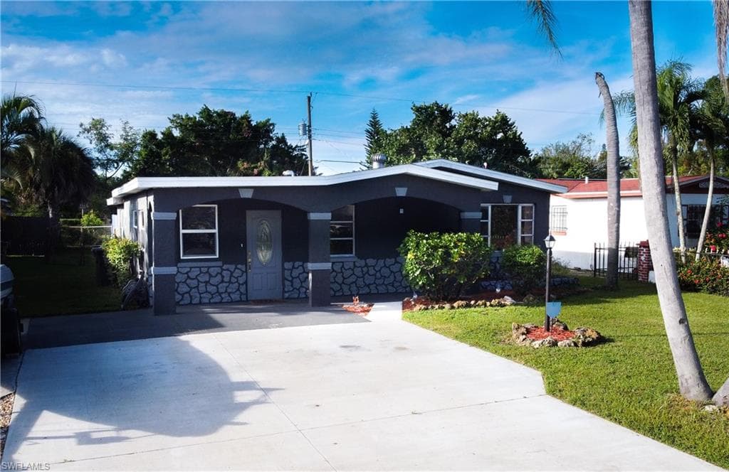 2982 Thomas ST FORT MYERS, FL 33916