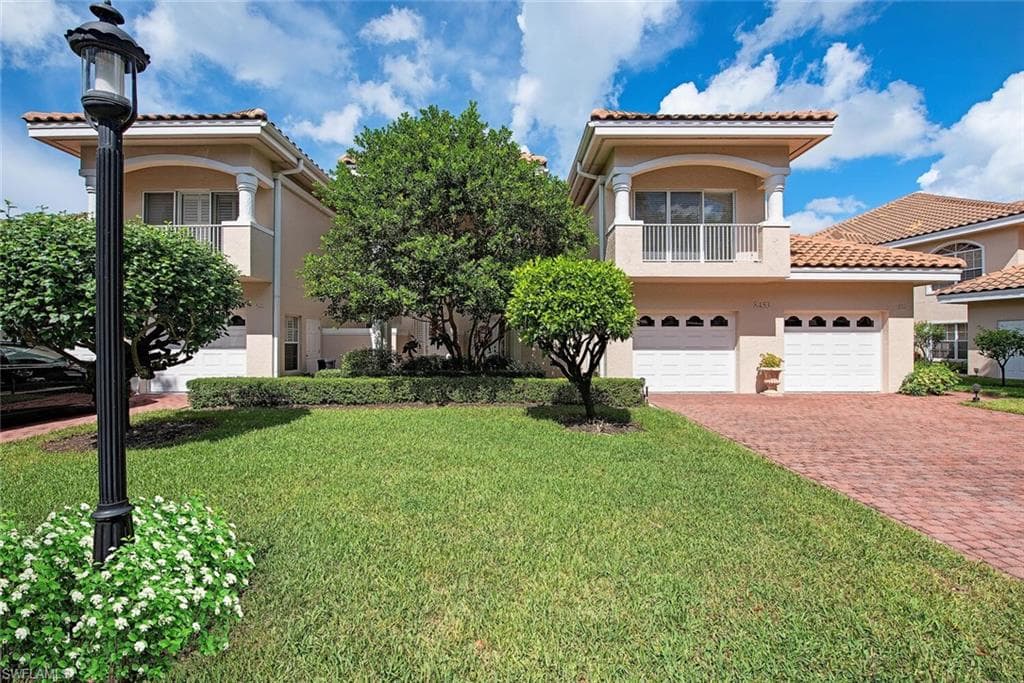 8453 Abbington CIR 8-822 NAPLES, FL 34108
