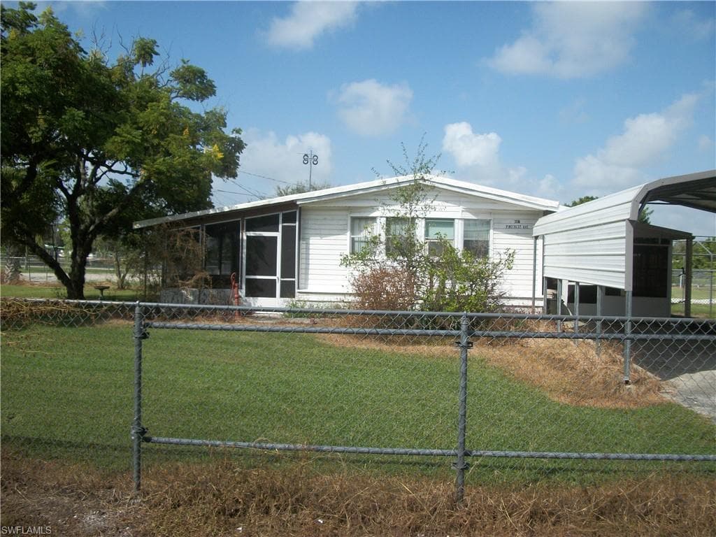 306 Pinecrest AVE NW MOORE HAVEN, FL 33471