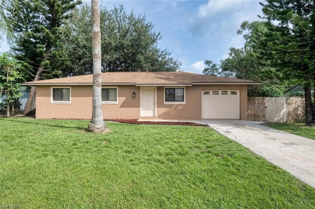 9041 Pineapple RD FORT MYERS, FL 33967
