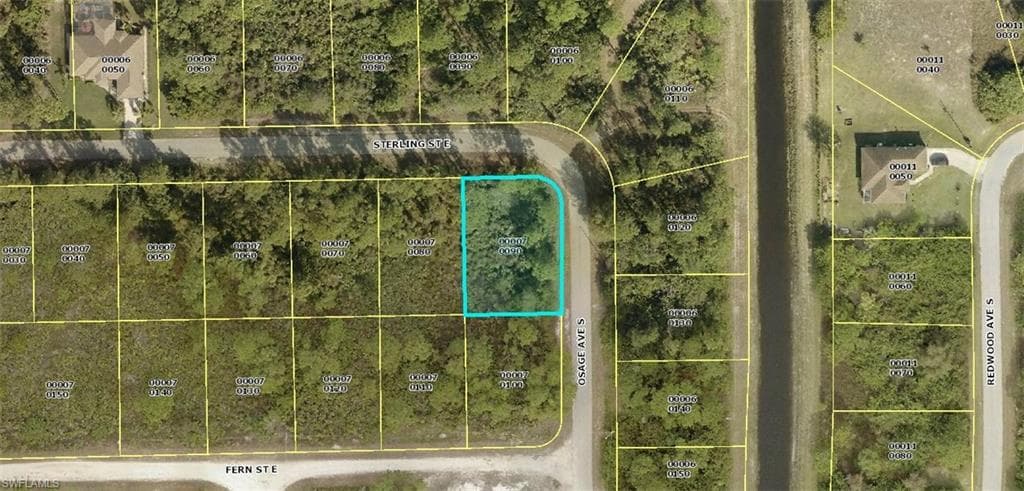 942 Sterling ST E LEHIGH ACRES, FL 33974