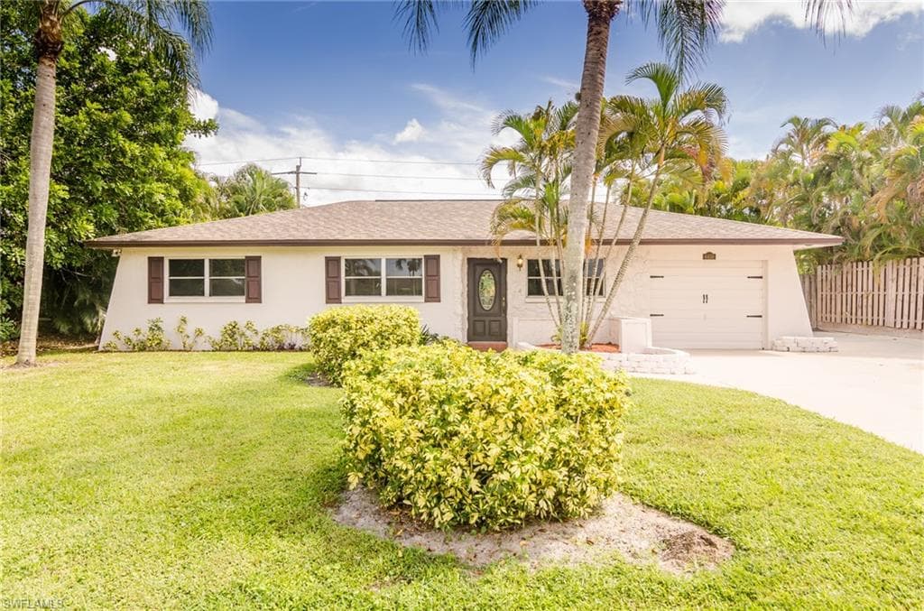 4458 E Alhambra CIR NAPLES, FL 34103