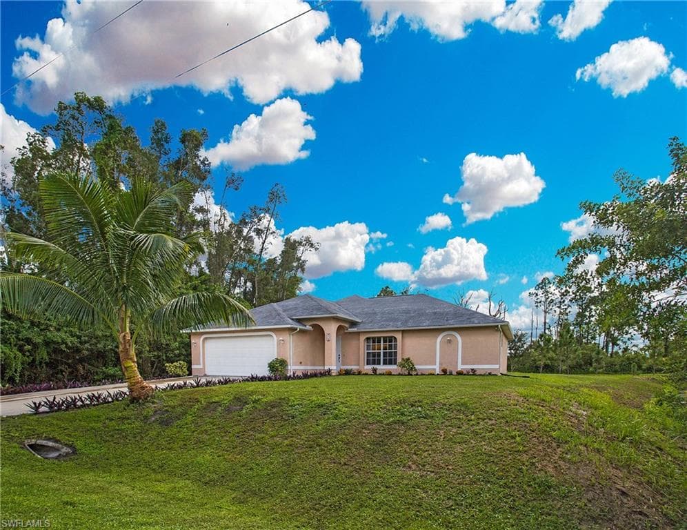 916 Ardmore ST NW LEHIGH ACRES, FL 33974