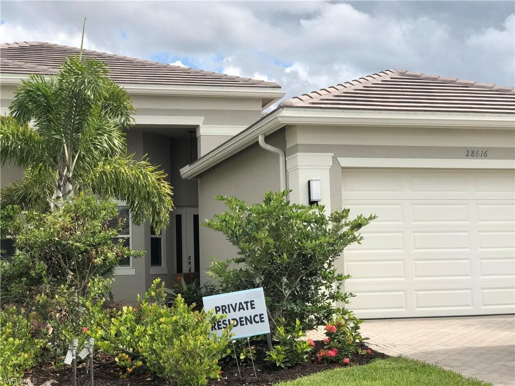 28616 Los Lobos CIR BONITA SPRINGS, FL 34135
