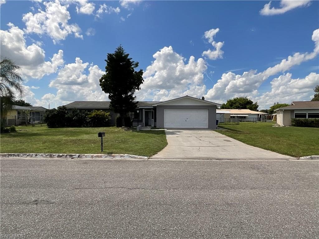 206 Idleview AVE LEHIGH ACRES, FL 33936