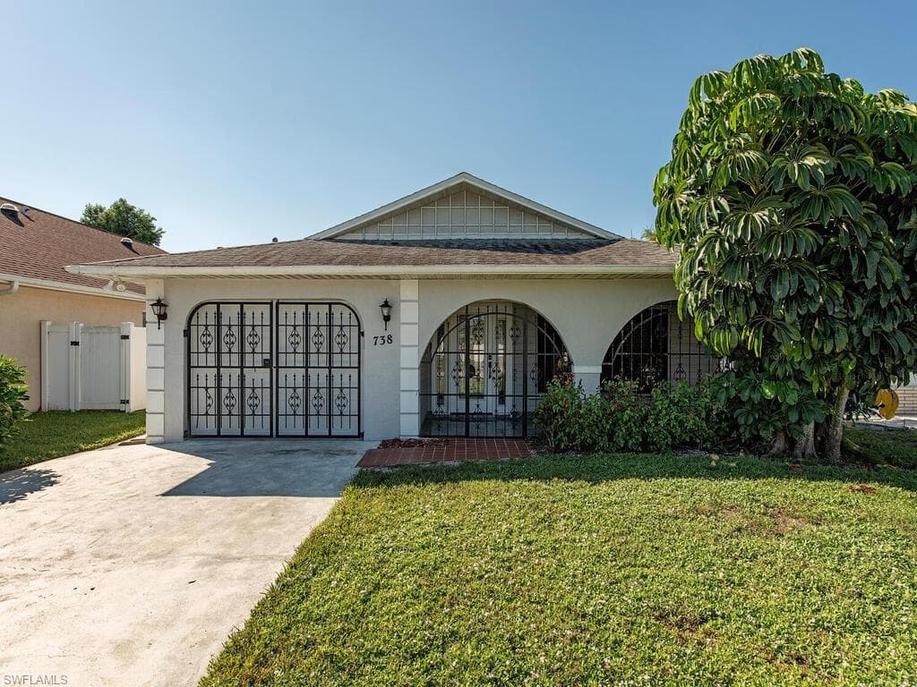 738 101st AVE N NAPLES, FL 34108