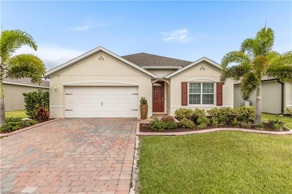 3295 Acapulco CIR CAPE CORAL, FL 33909
