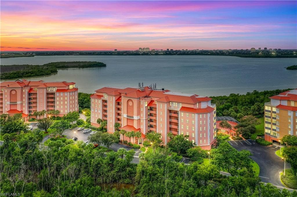 269 Vintage Bay DR C-12 MARCO ISLAND, FL 34145
